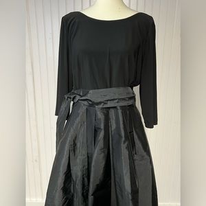 Beautiful black dress..comfortable and lightweight, great for a wedding.